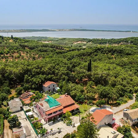 Giourgas House 아파트 Chlomatianá