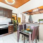 Giourgas House Chlomatianá